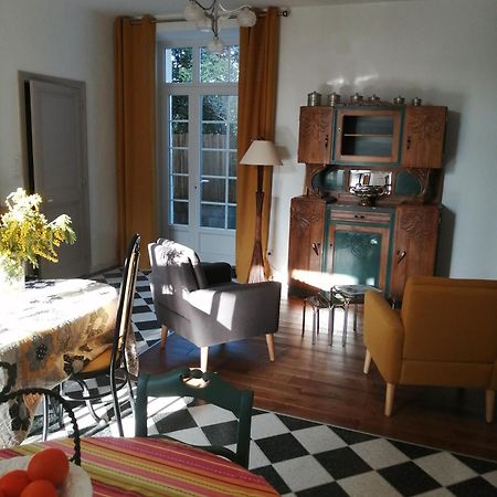 アングレーム Au Logis De Vechillot Bed & Breakfast エクステリア 写真