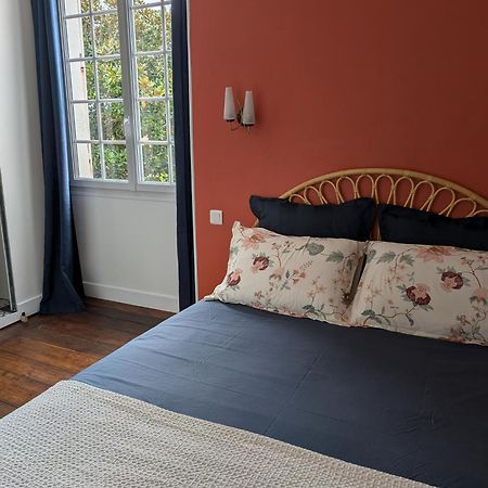 アングレーム Au Logis De Vechillot Bed & Breakfast エクステリア 写真